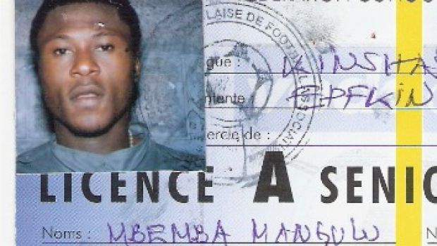 Quanti anni ha Mbemba? Tre certificati di nascita per il difensore congolese
