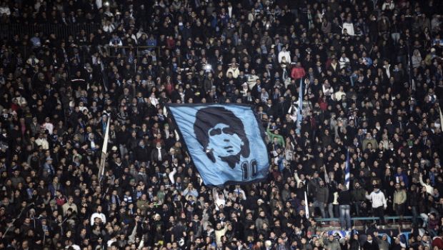 Maradona torna in Italia, martedì sarà a Napoli per parlare dei suoi problemi con il fisco