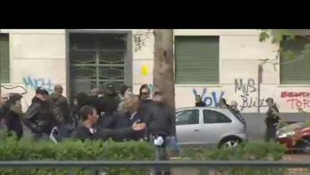 Torino-Juventus | Scontri, sassi sul pullman della Juve: 5 arresti | Foto e Video