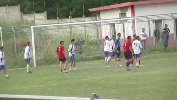 Invasione e violento pestaggio dopo il gol nella Terza Categoria calabrese | Video