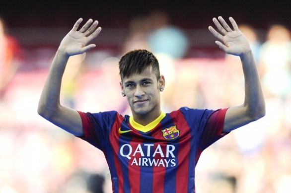 Barcellona, presentato Neymar che promette: &#8220;Qui per aiutare Messi&#8221; | Foto