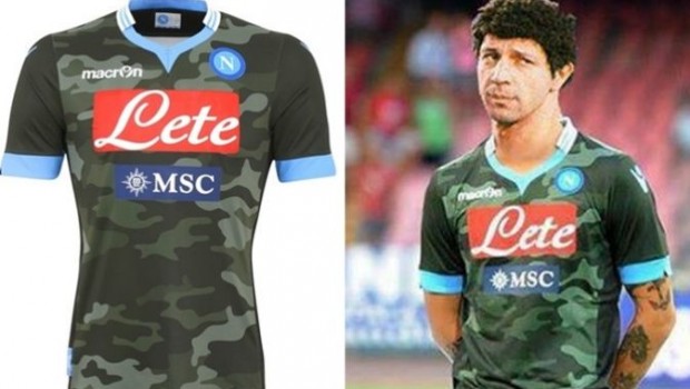 Napoli | La maglia militare non piace ai tifosi e ricorda Rolando della Gialappa’s