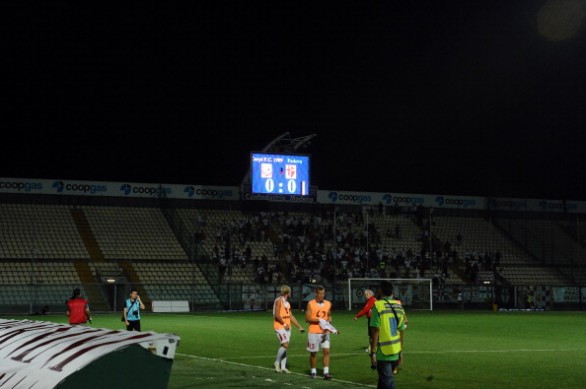Serie B, il Padova non vuole rigiocare col Carpi dopo il black-out: è polemica
