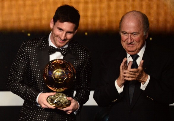 La deriva di Sepp Blatter: &#8220;Messi come un figlio, C.Ronaldo pensa solo ai capelli&#8221;