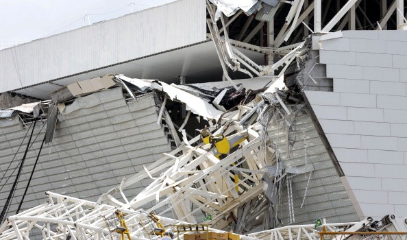 Brasile: crolla la copertura dello stadio della cerimonia inaugurale dei Mondiali, morti almeno tre operai