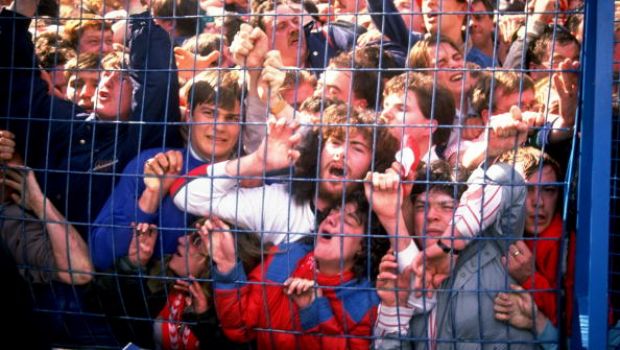 Liverpool | Sciarpe di tutti i club del mondo per ricordare Hillsborough &#8211; Foto e Video