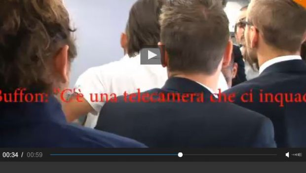 Buffon e Cassano si beccano prima di scendere dall’aereo – Video