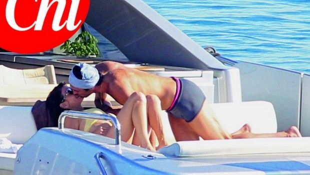 Gigi Buffon e Ilaria D&#8217;Amico si baciano: le foto della vacanza in Grecia