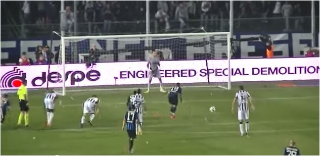 Buffon: indica a Denis dove tirare il rigore, polemiche da Roma &#8211; VIDEO