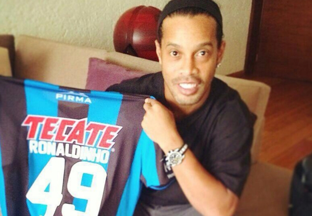 Ronaldinho sbarca in Messico: &#8220;Qui per vincere e conquistare le donne&#8221;