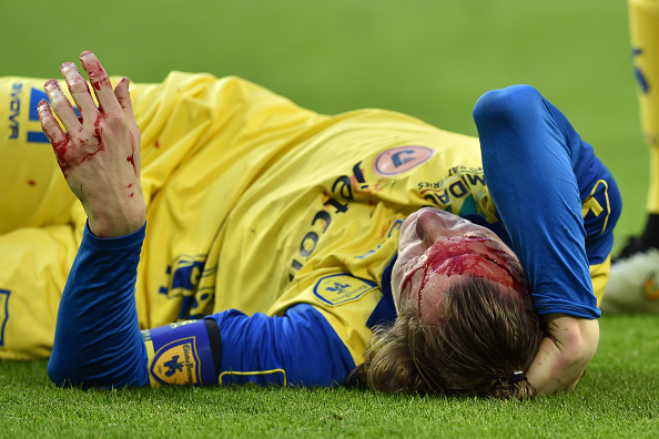 Juventus &#8211; Chievo, Frey si scontra con Evra: trauma cranico (Foto e Video)