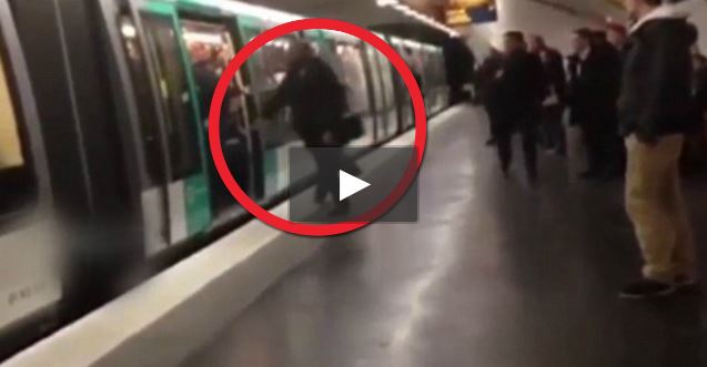 Razzismo | Il Chelsea sospende 3 tifosi che hanno umiliato l&#8217;uomo nella metro di Parigi