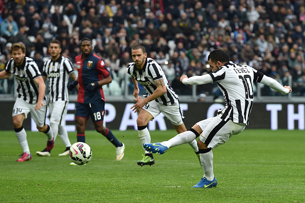 Juventus-Genoa le pagelle: Tevez, magia (ed errore)