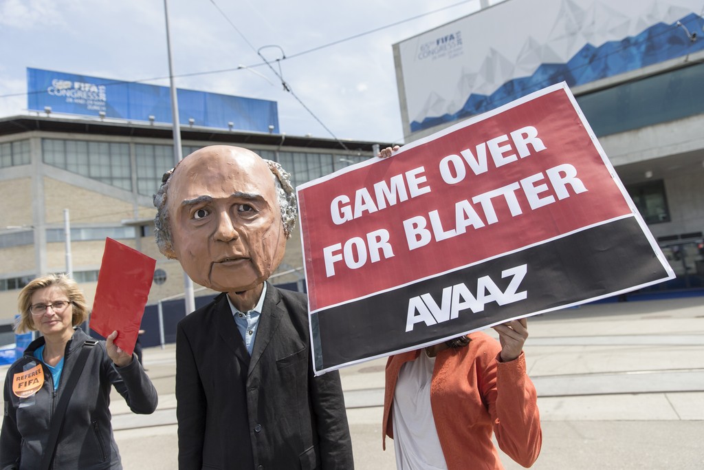 Caos Fifa | Allarme bomba a Zurigo, poi il discorso di Blatter