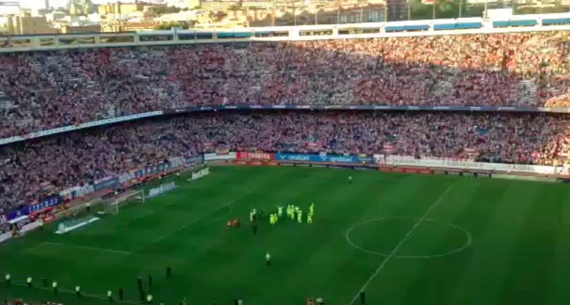 Il Calderon intona il coro &#8220;Juve! Juve!&#8221; dopo il fischio finale di Atletico-Barcellona (video)