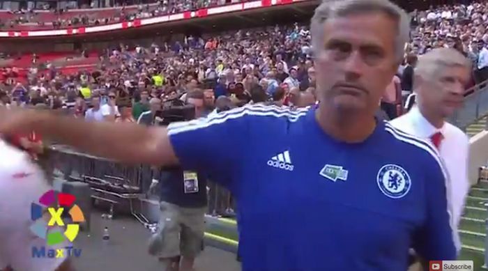 Wenger batte Mourinho e poi lo ignora (Video)