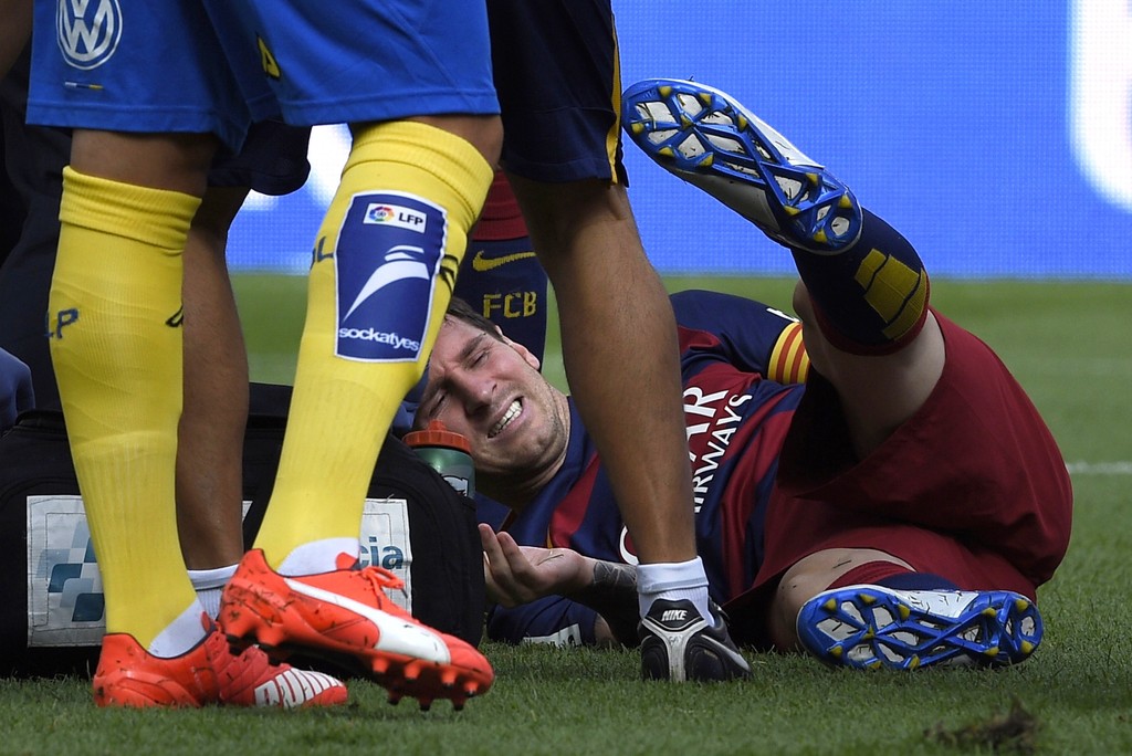 Barcellona, infortunio al ginocchio per Messi: due mesi di stop