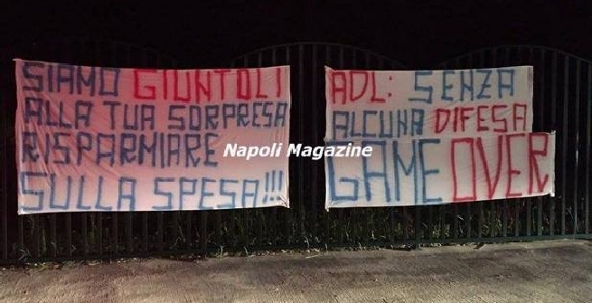 Napoli, tifosi infuriati: striscioni contro De Laurentiis