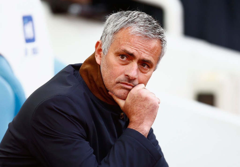 Chelsea ancora sconfitto, Mourinho litiga con l&#8217;arbitro e viene espulso