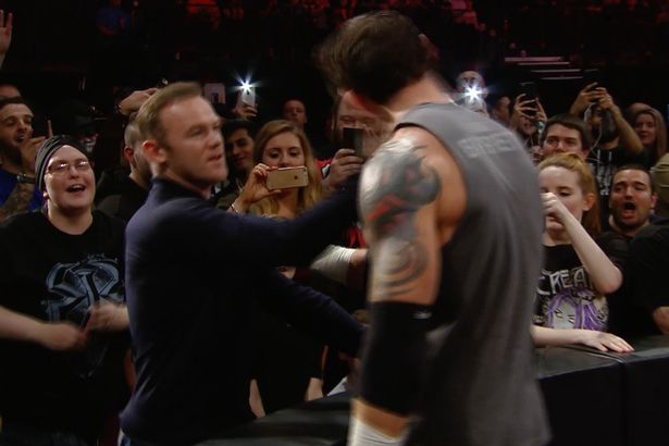 Rooney manda wrestler KO con uno schiaffo (Video)