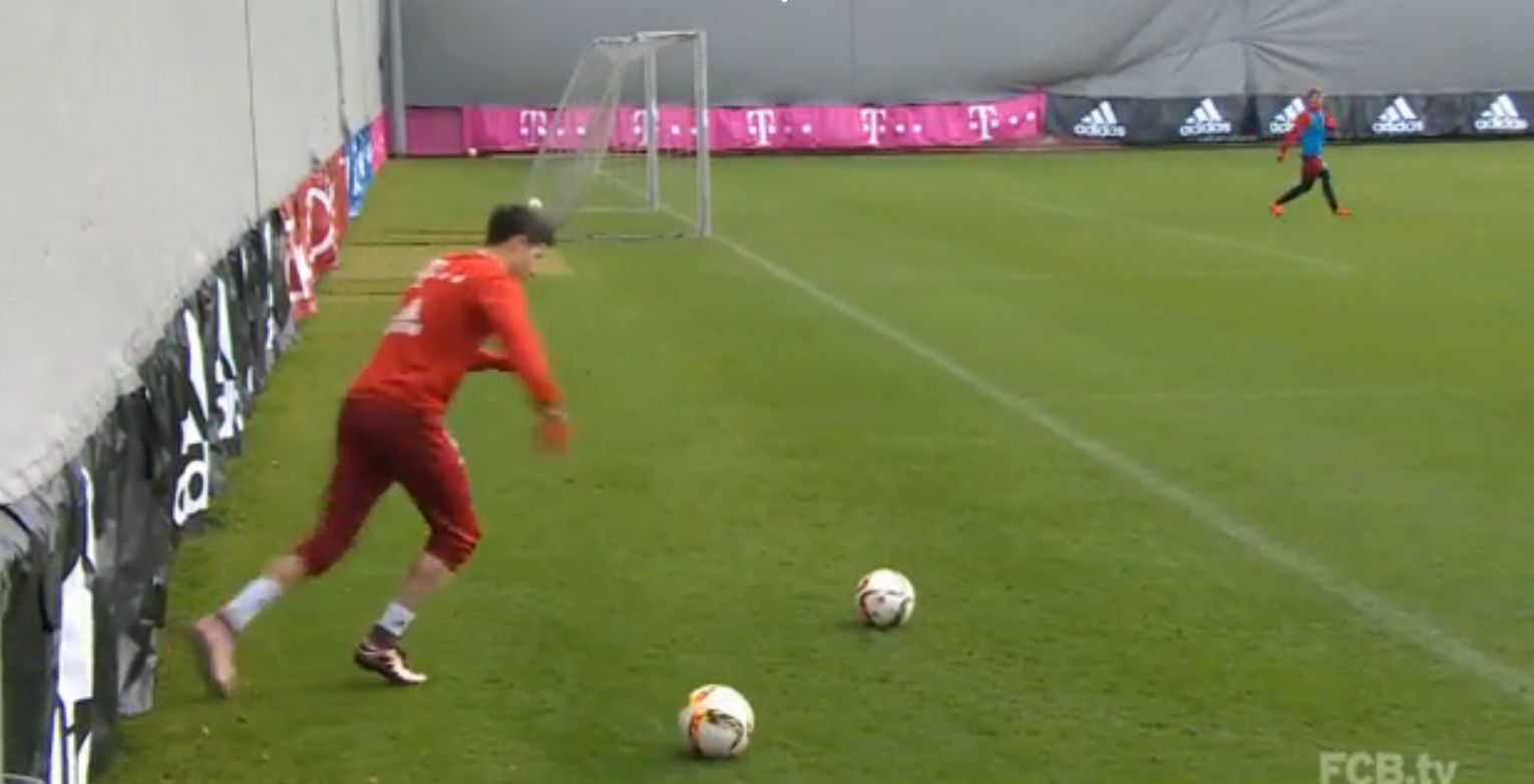 Lewandowski: gol da corner in allenamento (Video)
