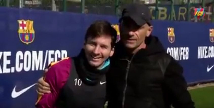 Messi palleggia con Ramazzotti e poi fa una magia (Video)