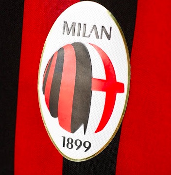Milan, il logo resterà lo stesso anche nella prossima stagione (Foto)