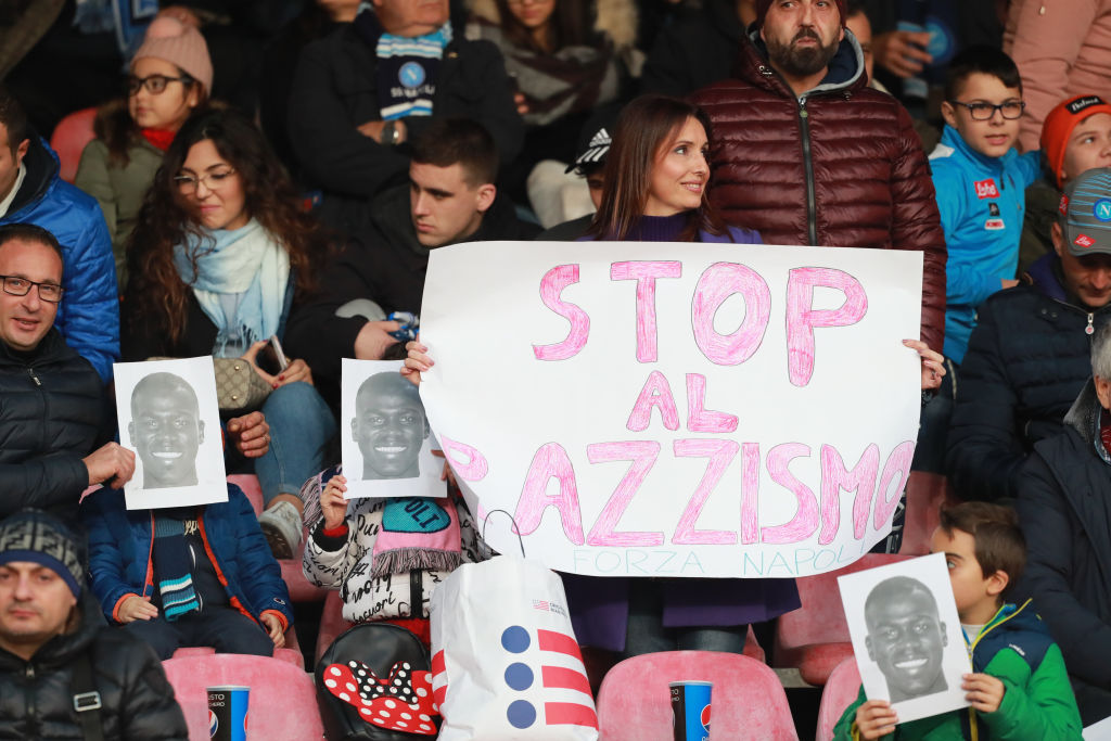 Il Napoli è pronto a interrompere le partite per i cori razzisti