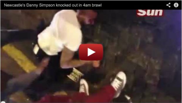 Video: Danny Simpson, difensore del Newcastle, steso a terra privo di sensi dopo una rissa