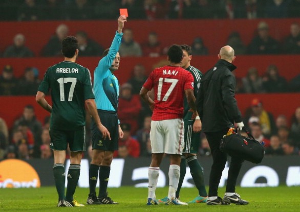 Chiama la polizia per&#8230;denunciare l&#8217;arbitro di Manchester United-Real Madrid