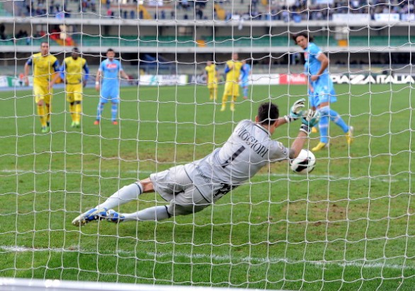 Edinson Cavani non vede la luce, senza di lui il Napoli si riscopre normale