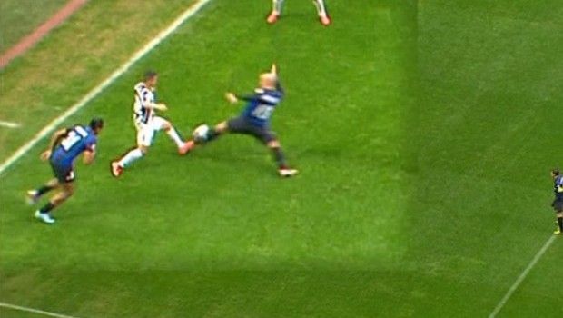 Inter &#8211; Juventus, fallo di Cambiasso su Giovinco: gesto orribile, bastano le scuse? (Video)