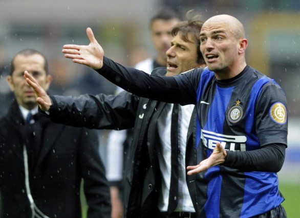 Un turno di squalifica per Cambiasso. Stessa sanzione per Barzagli e Chiellini