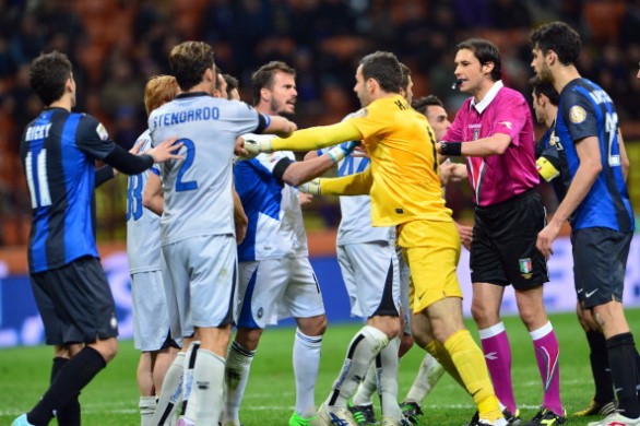 Inter, finale assurdo a San Siro: Ranocchia sbaglia clamorosamente il gol del pareggio, poi è rissa totale