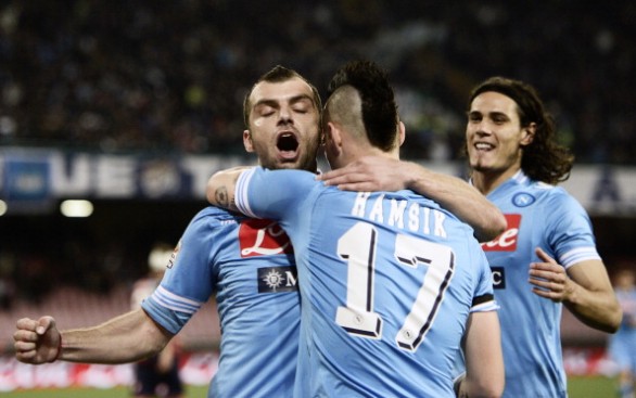 Napoli &#8211; Genoa 2-0 | Diretta Serie A | Gol di Pandev e Dzemaili. Cavani sbaglia rigore | Risultato finale