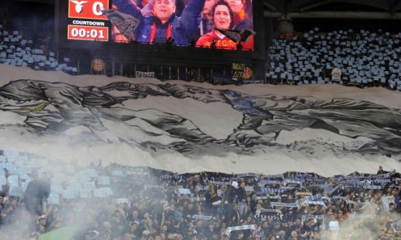 Roma-Lazio 1-1 (Hernanes, Totti) | Le foto di striscioni, coreografie e sfottò