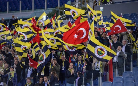 Lazio a porte chiuse, ma all&#8217;Olimpico 200 tifosi turchi sventolano bandiere