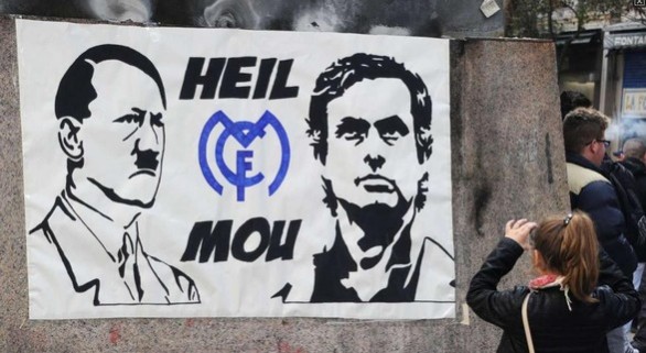Real Madrid, Mourinho come Hitler: lo striscione