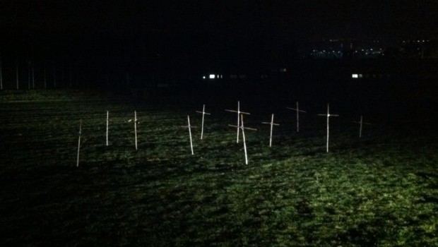 Follia Ascoli: 11 croci piantate sul campo di allenamento, il macabro avvertimento dei tifosi