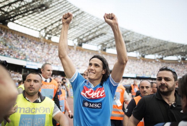 Napoli, parla il padre di Edinson Cavani: &#8220;Sta bene in Italia ma se parte, va in Spagna&#8221;