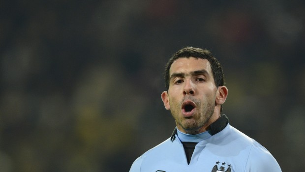 Balotelli &#8216;spinge&#8217; Tevez alla Juve, Super Mario non vorrebbe l&#8217;argentino al Milan