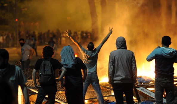 Turchia | Tifosi di Galatasaray, Fenerbahce e Besiktas uniti nella rivolta