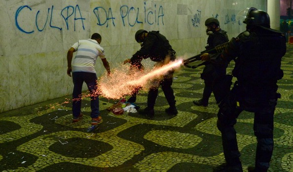 Caos proteste in Brasile (Foto), la Fifa minaccia: &#8220;Vi togliamo Conf. Cup e Mondiale&#8221;