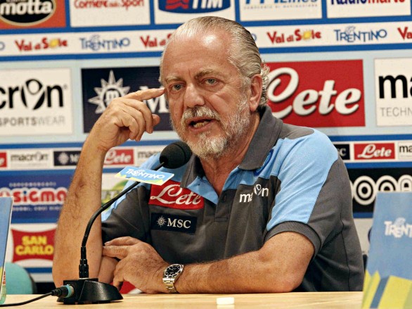 Napoli, De Laurentiis furioso con Sky per una domanda a Cavani