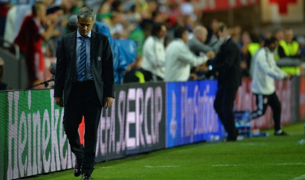 Mourinho all&#8217;attacco dopo la sconfitta: se la prende con l&#8217;arbitro, Guardiola e Platini