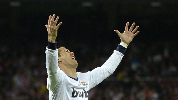 I 10 calciatori più pagati al mondo: Cristiano Ronaldo conquista la vetta con 17 milioni di euro