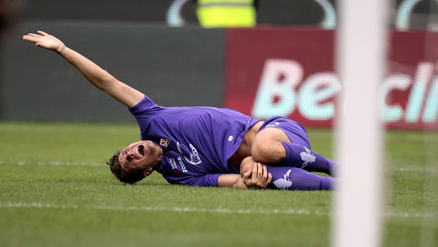 Mario Gomez fuori due-tre mesi, Cuadrado 20 giorni. Giornataccia per i viola