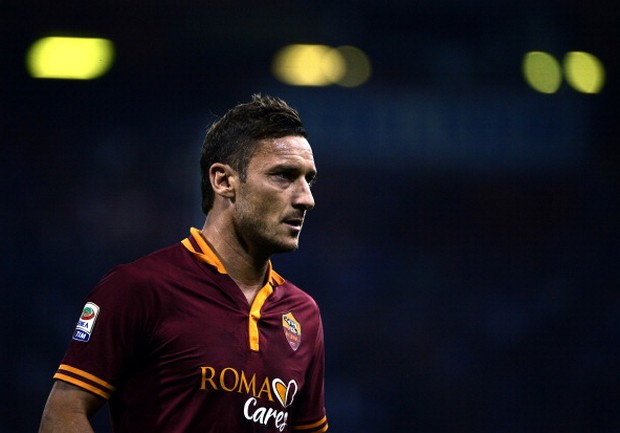Roma, Francesco Totti compie 37 anni. I tifosi: &#8220;E&#8217; una leggenda&#8221;