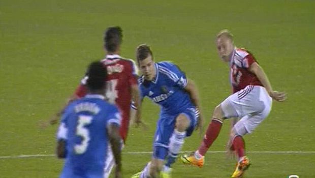 Chelsea, terrificante infortunio per Van Ginkel | video