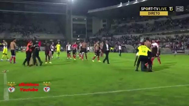 Benfica, Jorge Jesus difende tifoso dalla polizia: denunciato (VIDEO)
